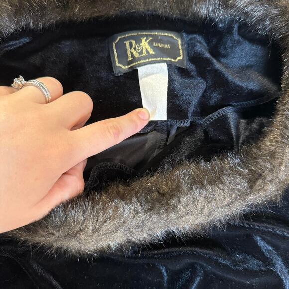 vintage goth velvet sleeveless black top with faux fur collar womens large - Picture 4 of 6